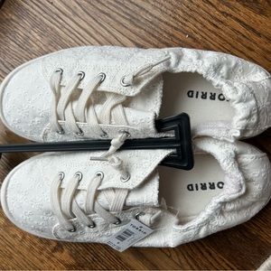 Torrid White Lace Ruched Sneaker. Size 9W. Wide width. NWT never worn.